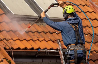 Démoussage et hydrofuge de toiture à Corbehem